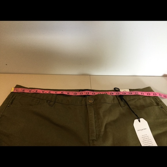 Fashion To Figure Plus Size 24 Skinny Denim Jeans - Picture 5 of 8